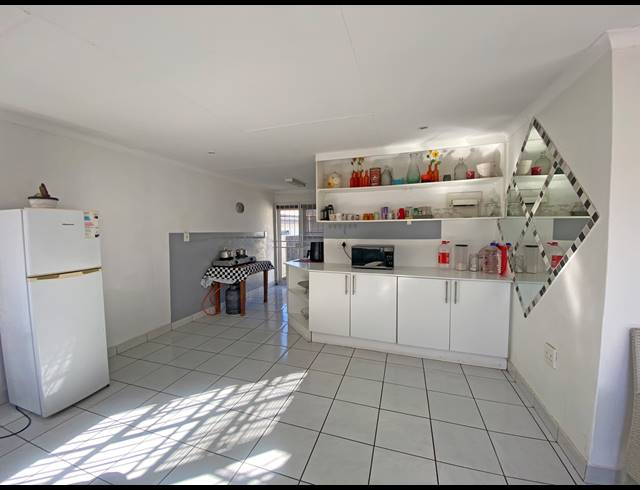 508M² BUILDING FOR SALE IN COLBYN